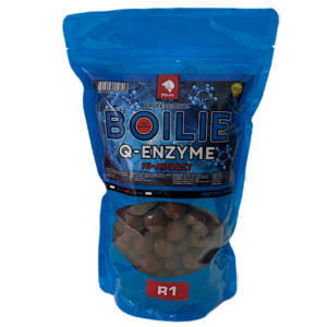 Q Enzyme Boilie 1kg - R1 (Frankfurt Sausage i Robin Red)